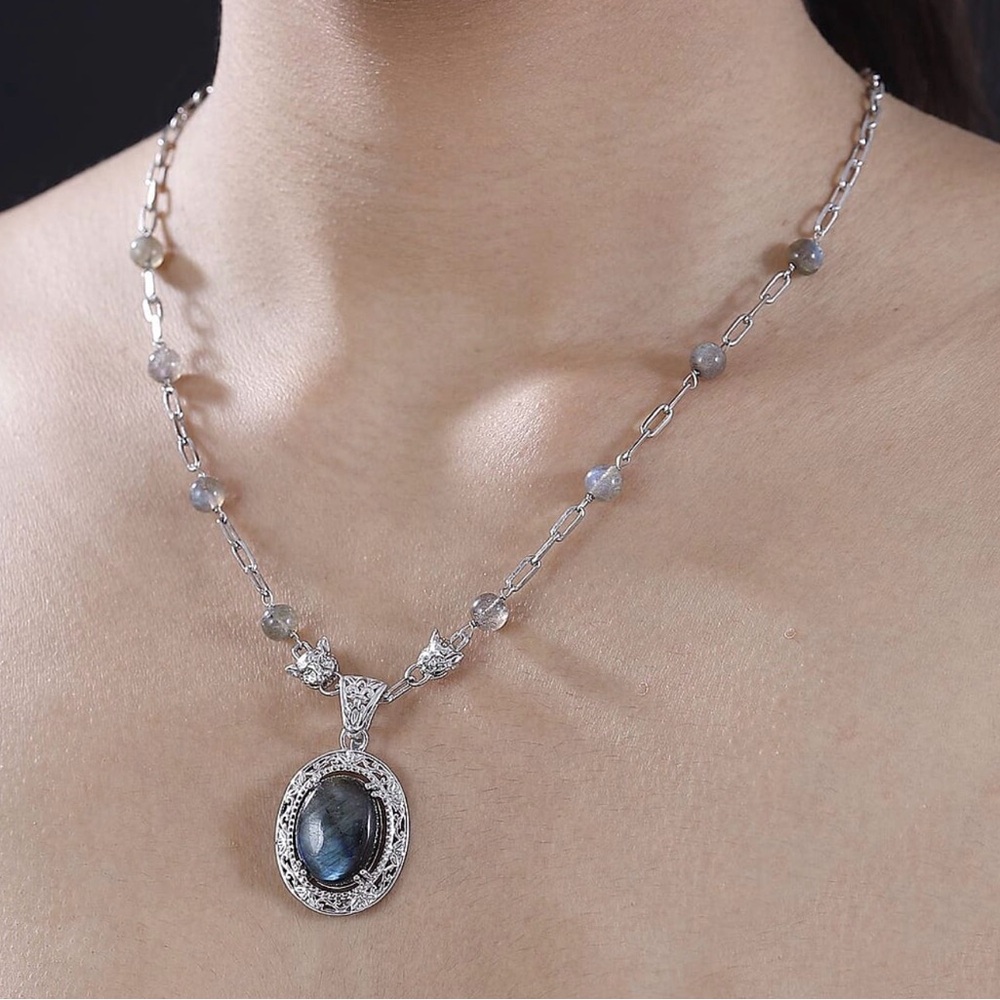 EverTrue Karis Malagasy Labradorite 32.75 ctw
Necklace 18 Inches Platinum Bond